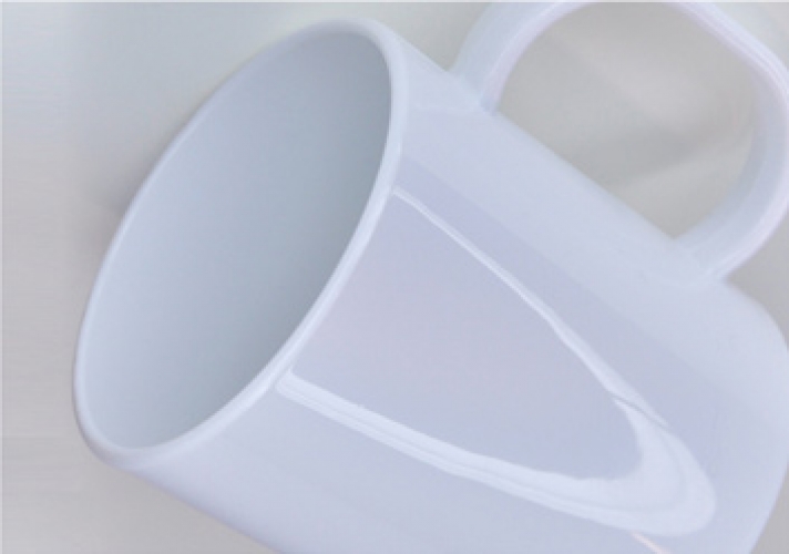 Mug plastique personnalisé blanc (léger et incassable)