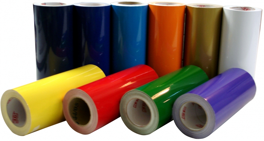 Emballage De Voiture En Vinyle Coloré Ou Rouleaux De Film Autocollant De  Découpe De Traceur. Matériau Vinyle. Concepteurs