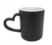 Mug magique noir avec une anse cœur - Mat